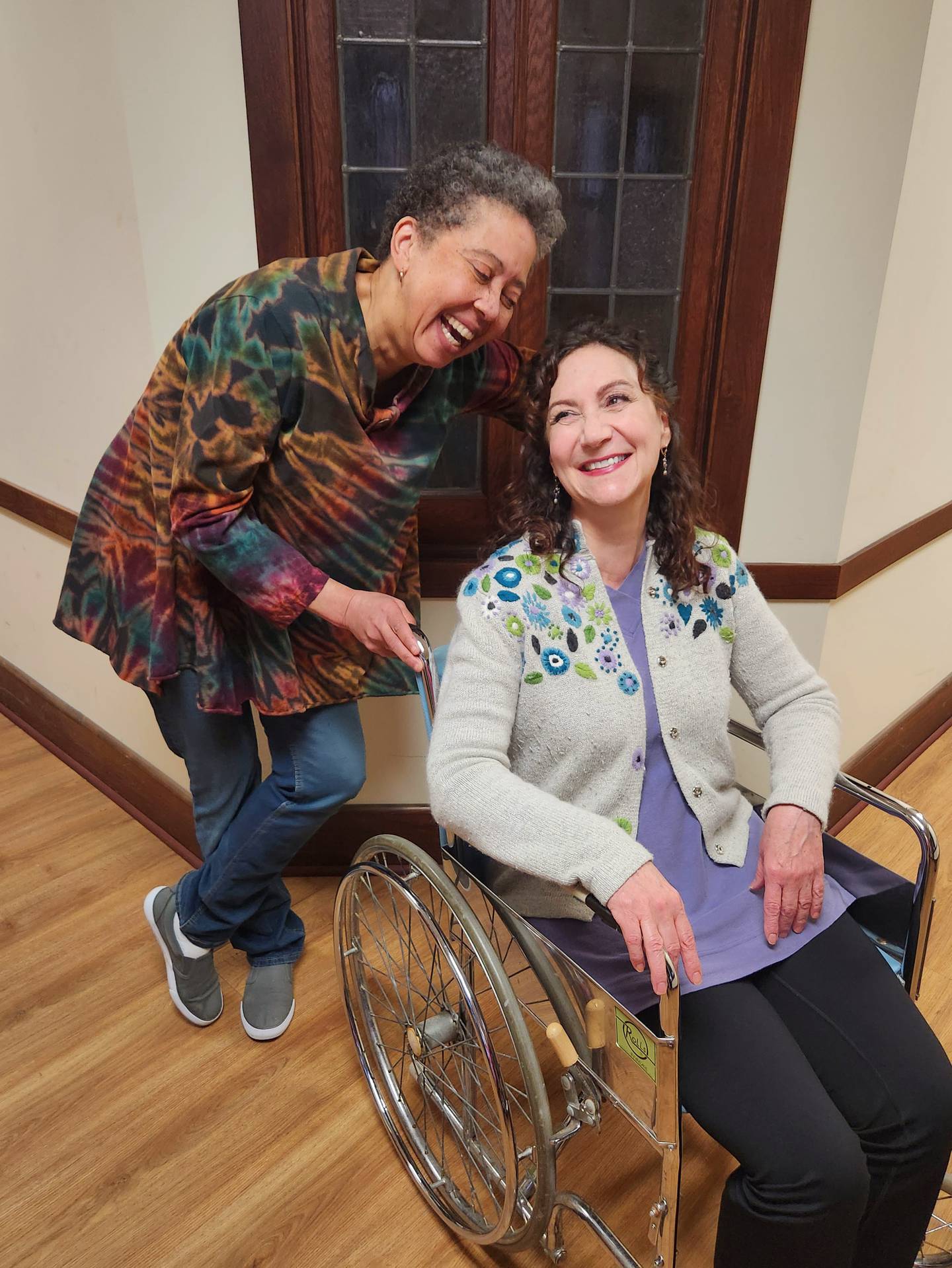 "Wake Up, Mrs. Moore" by iambe theatre ensemble in April 24 (Susan Anderson from left, Doreen Dawson)