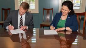 Waubonsee, Aurora University sign admissions agreement to provide seamless student transfer