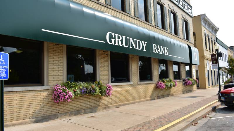 Grundy Bank hold winter coat drive at Morris and Wilmington branches