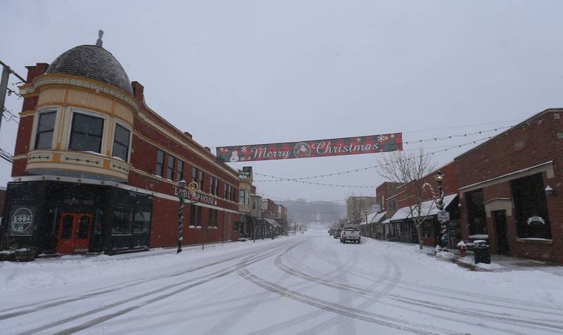 Snow falls on Saturday, Nov. 29, 2025 downtown Utica.