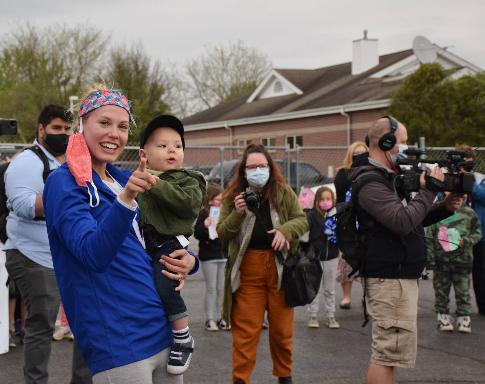 Kingston Elementary School teacher wins Golden Apple Award, credited