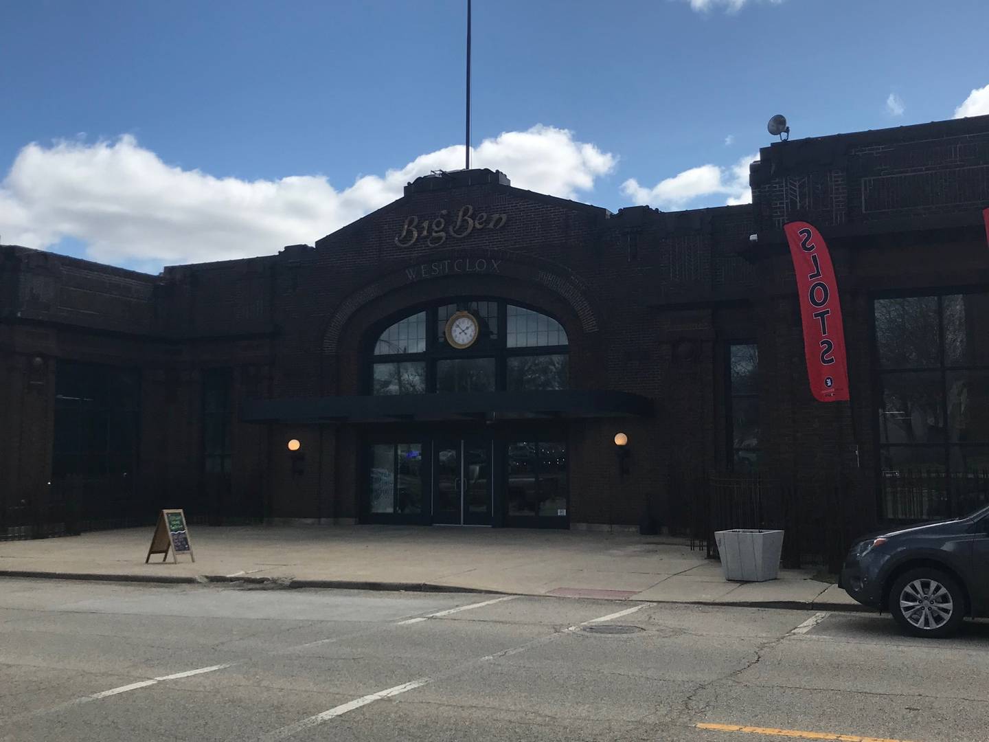 Fire on Fifth Pizzeria and Beer Hall in Peru.