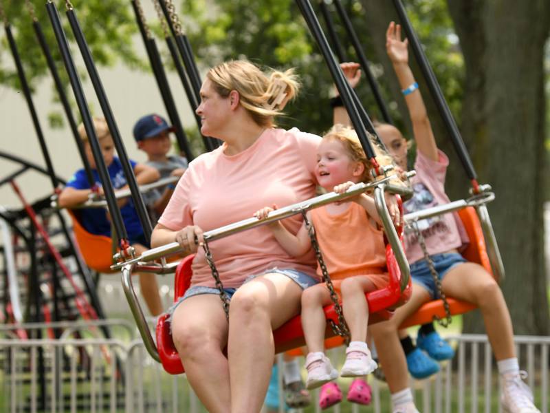 Elburn Days shuts down early Saturday amid storms