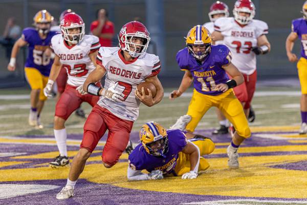Photos: Mendota hosts Hall in Week 3 football