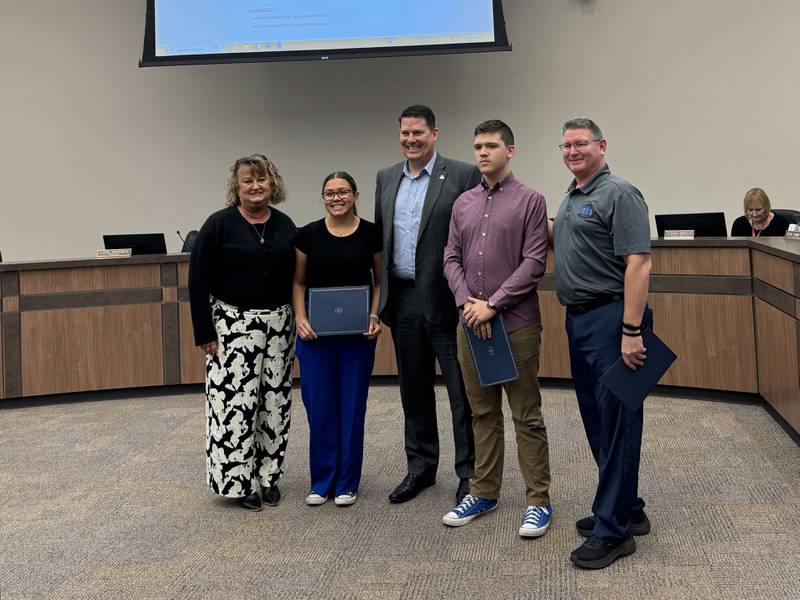 Instructor Deb Eungard (left), Valeria Garcia, Mayor Chris Brown, Bradley Raffel, and Instructor Brent Dite.
