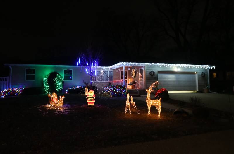 This home has nice decorations on Wednesday, Dec. 21, 2022 at 2207 Burlington St. in Ottawa.