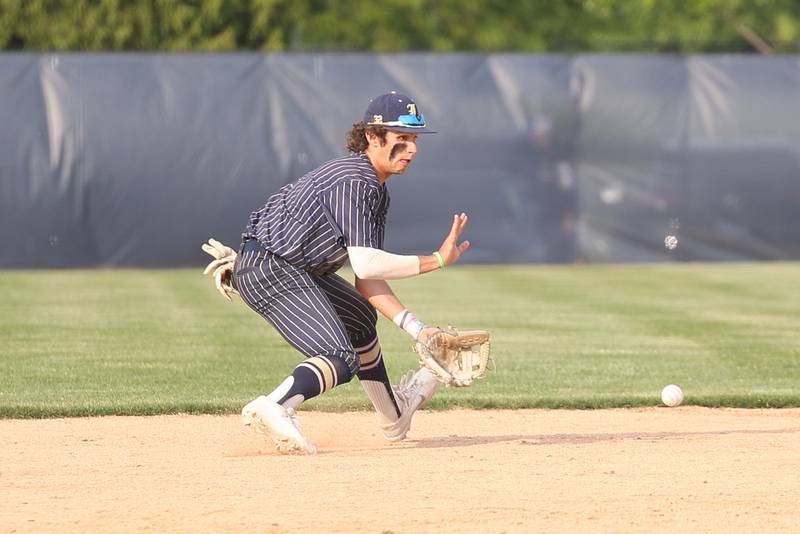 Lemont’s Gavin Kelby fields a ground ball against Hinsdale South on Wednesday, May 24, 2023, in Lemont.