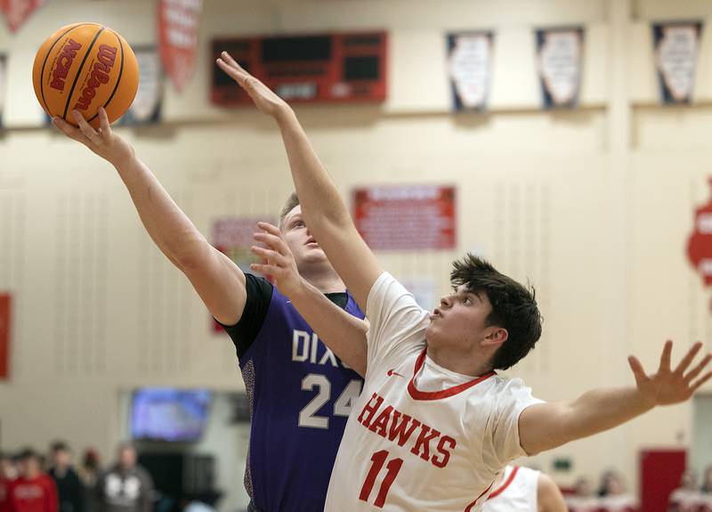 Dixon’s Eli Davidson puts up a shot against Oregon’s Nole Campos Tuesday, Feb. 4, 2025.