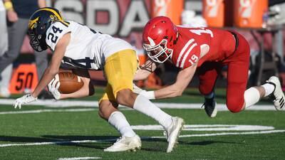 Glenbrook South takes advantage of turnovers to turn away Hinsdale Central