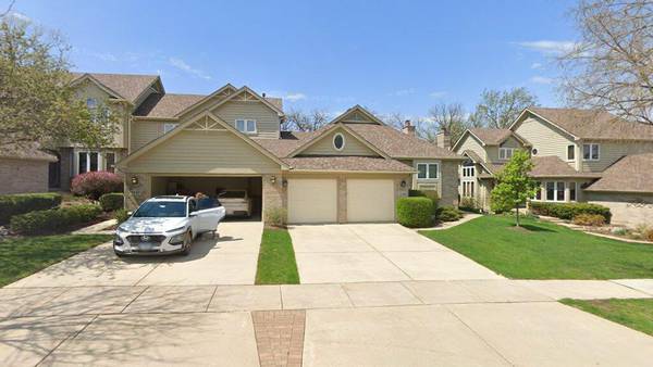 Single-family home sells in Downers Grove for $637,500