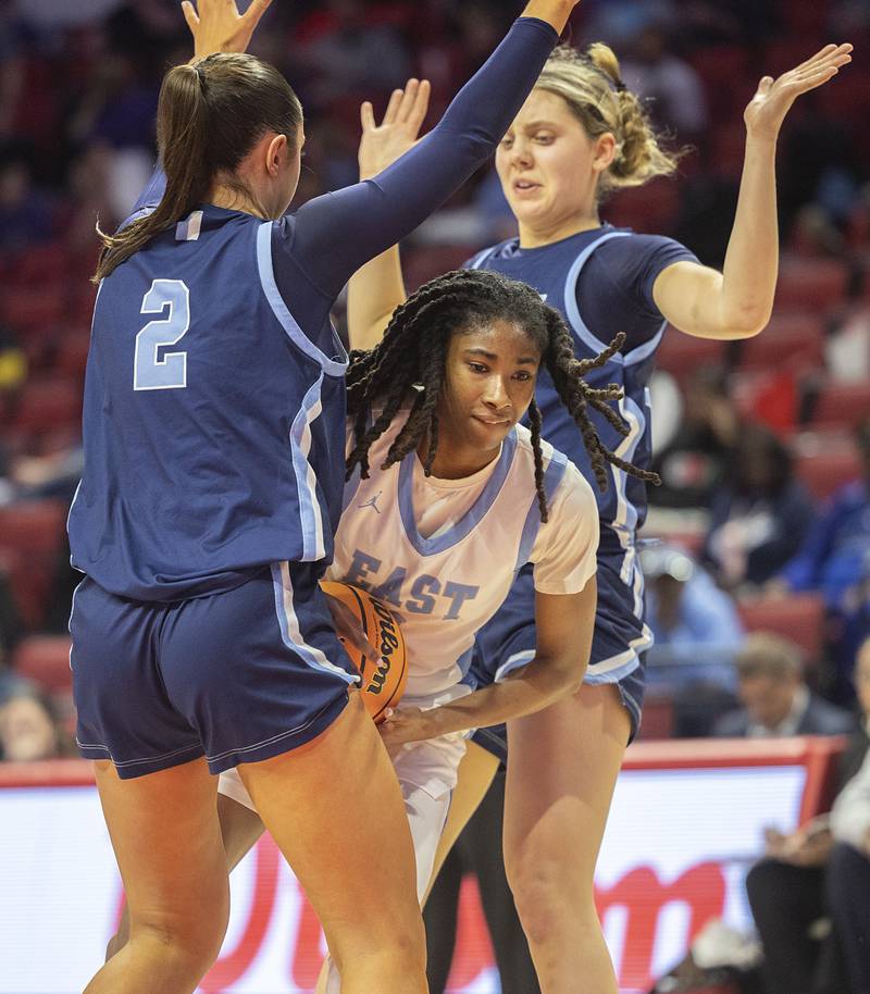 Bellville East’s Denaya Bartelheim splits a pair of Nazareth defenders Friday, March 6, 2026, in the Class 4A girls state semifinal game at CEFCU Arena at ISU.