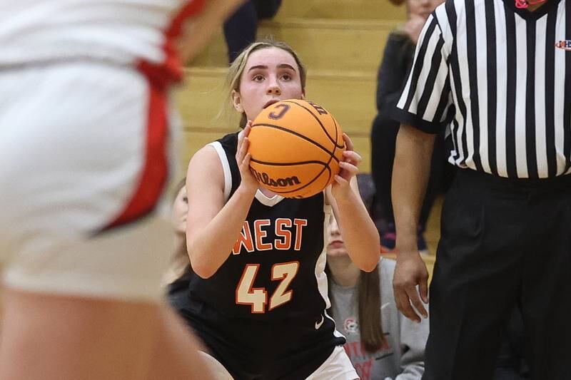 Lincoln-Way West’s Reagan McCracken lines up the deep shot against Lincoln-Way Central on Tuesday, Jan 28, 2025 in New Lenox.