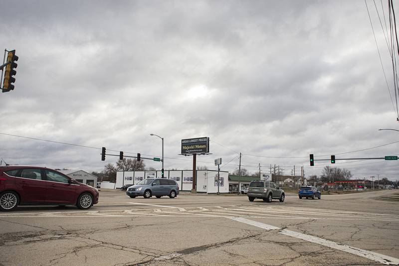 Locust Street/Illinois Route 40 in Sterling will be rebuilt from LeFevre to Lynn, with a yellow-arrowed turn lane installed at the intersection of Lynn and Locust.
