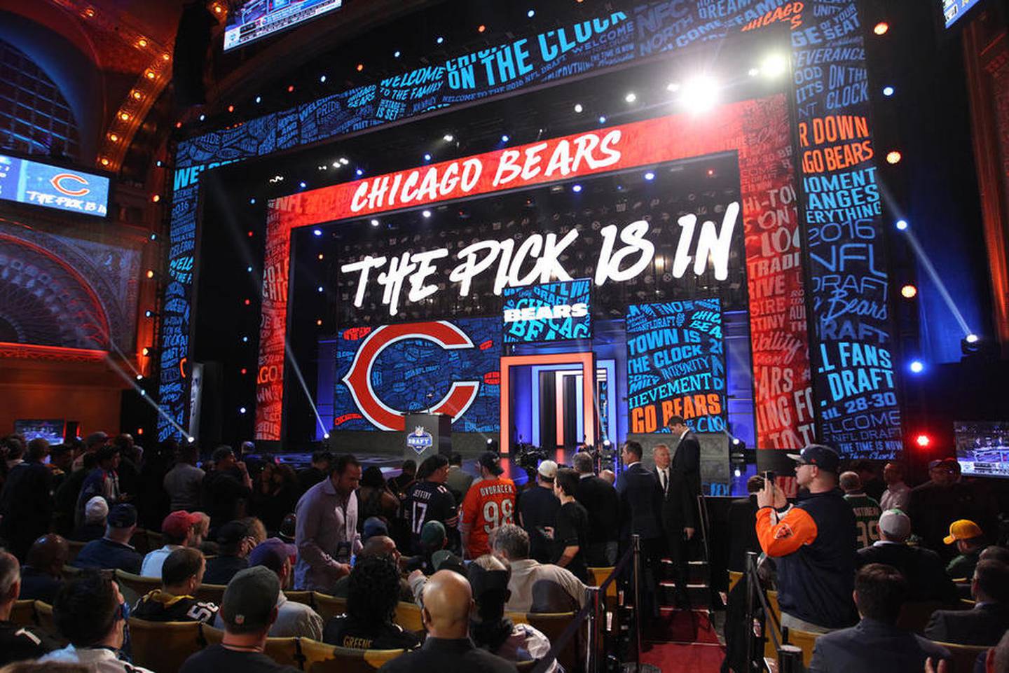 The Bears announce their pick during the NFL Draft Thursday, April 28, 2016. The Bears traded up to No. 9 and selected Georgia linebacker Leonard Floyd.