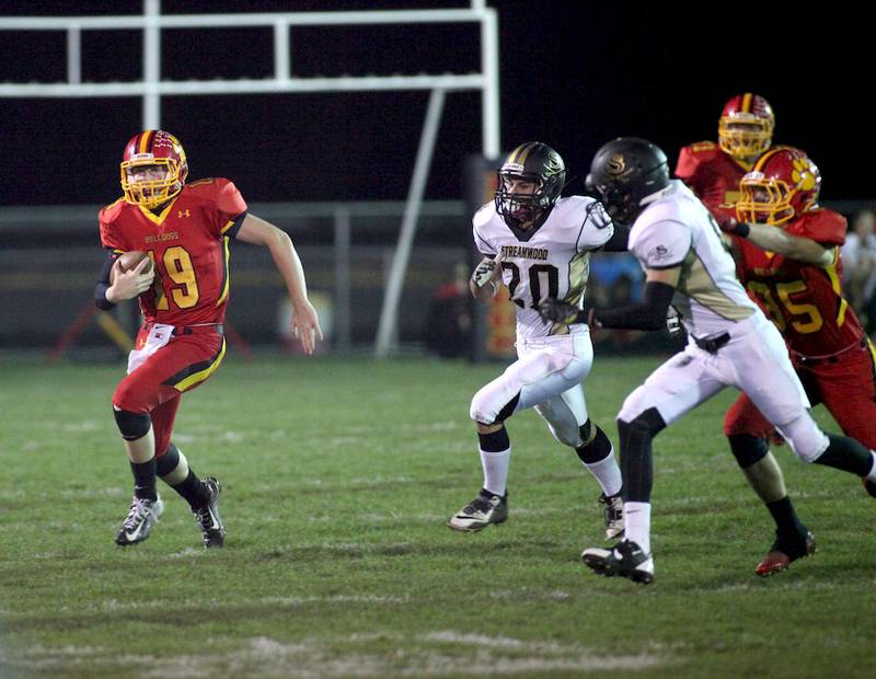 Batavia quarterback Kyle Niemiec (19) runs the ball Friday during the Bulldogs’ 40-7 victory over Streamwood in Batavia.