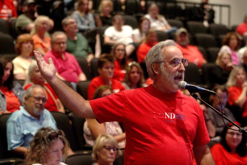 Bob Roitblat of McHenry speaks against a Jack Pease proposal to mine 110 acres at Route 120 and Chapel Hill Road as the McHenry City Council met on Monday, Aug. 7, 2023, at McHenry High School’s Upper Campus auditorium.