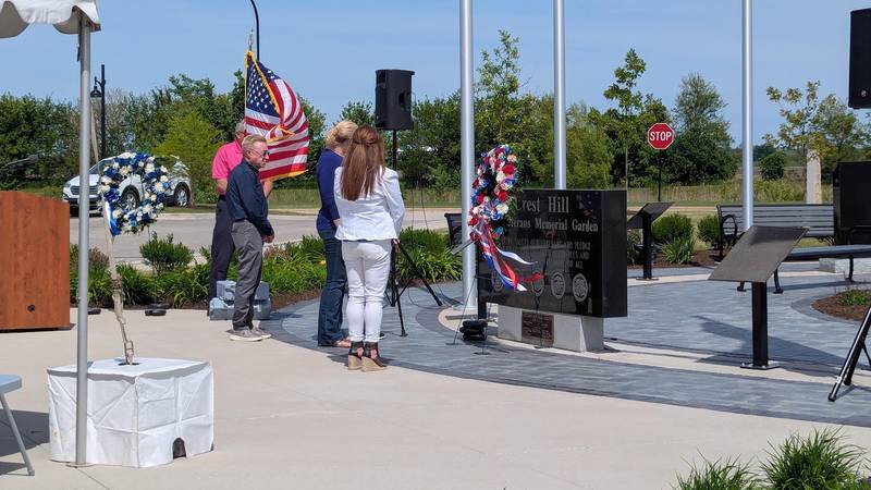 The city of Crest Hill Veterans/Police Memorial Committee held its annual Memorial Day observance on Monday, May 26, 2025, at the Crest Hill Veterans/Police Memorial Garden.