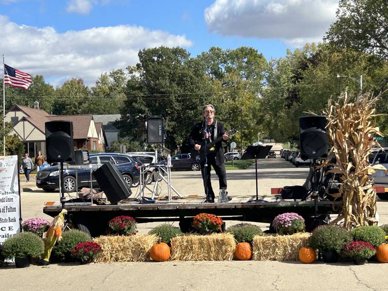 Local musician Dan Peart takes the stage at Fulton's Fall Fest on  Saturday, Oct. 7, 2023.