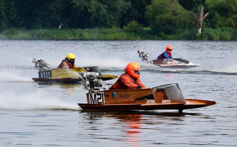 (From left) Justin Gibson of Washington and Logan Sweeney of Delaware Ohio race during the APBA Pro National Boat Races on Sunday, July 27, 2025 in DePue.