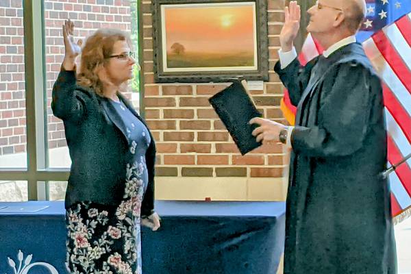 New Oswego Village Board trustees take their seats