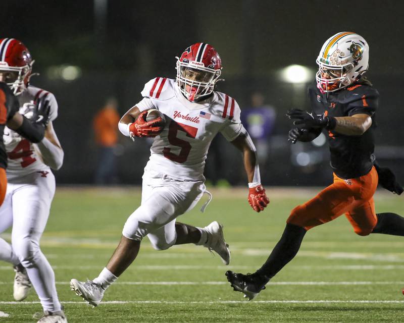 Yorkville's T.J. Harland (5) runs with the ball during football game between Yorkville at Plainfield East Friday, Sept 19, 2025 in Plainfield.