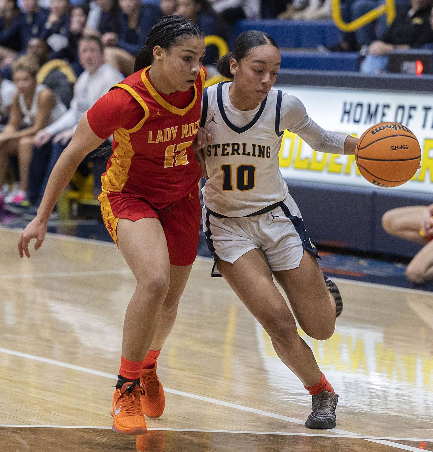 Sterling’s Nia Harris drives against Rock Island’s Jimara Combs Tuesday, Nov. 25, 2025.