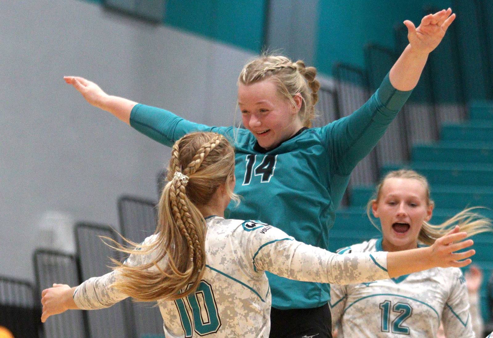 Girls volleyball: Woodstock North s Devynn Schulze commits to Illinois