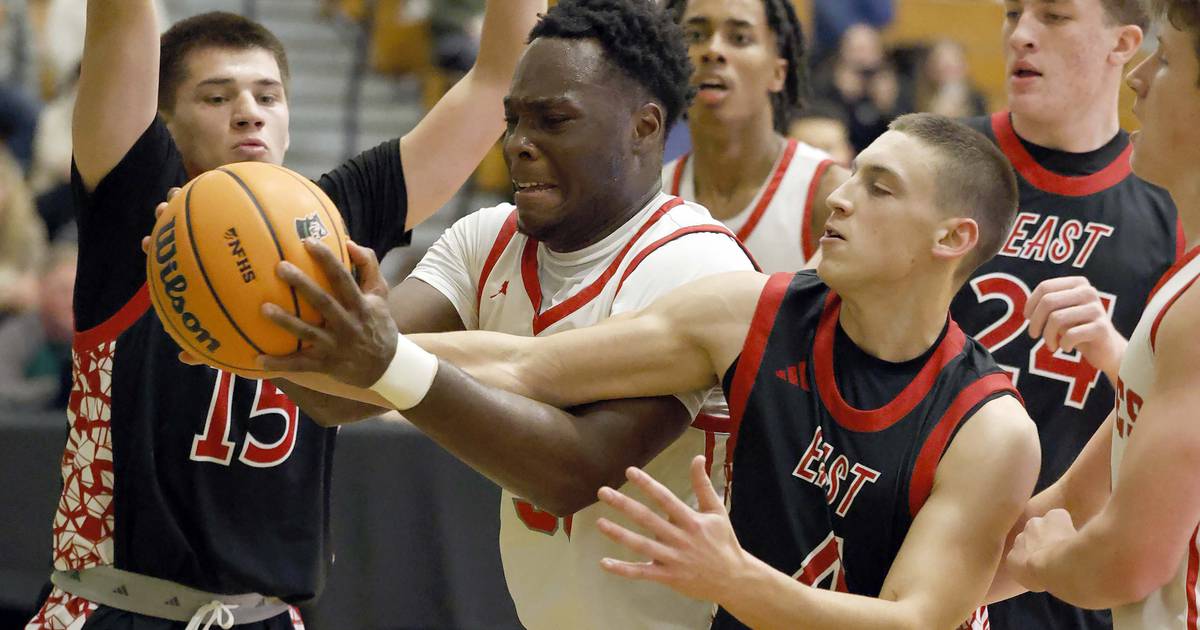 Glenbard East gets balanced offensive effort to down Palatine in Jack Tosh Holiday Classic quarterfinals