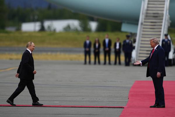 Trump and Putin shake hands warmly in Alaska to kick off their summit on the war in Ukraine