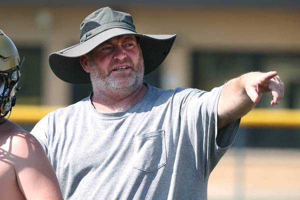 My favorite call: Kenny McPeek’s call to downsize at nose tackle leads to furious Hiawatha comeback