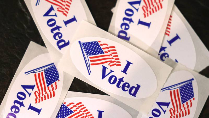 Democratic hopefuls in 3 state seats make campaign stop in Sycamore