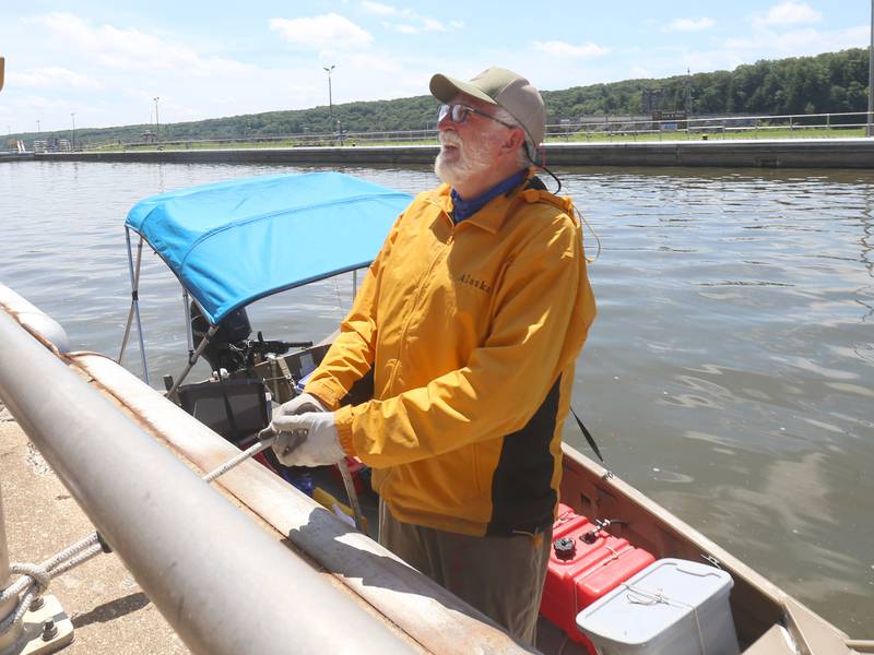 Photos: 'Ageless Wanderer' Robert Youens passes through Starved Rock on a Jon boat