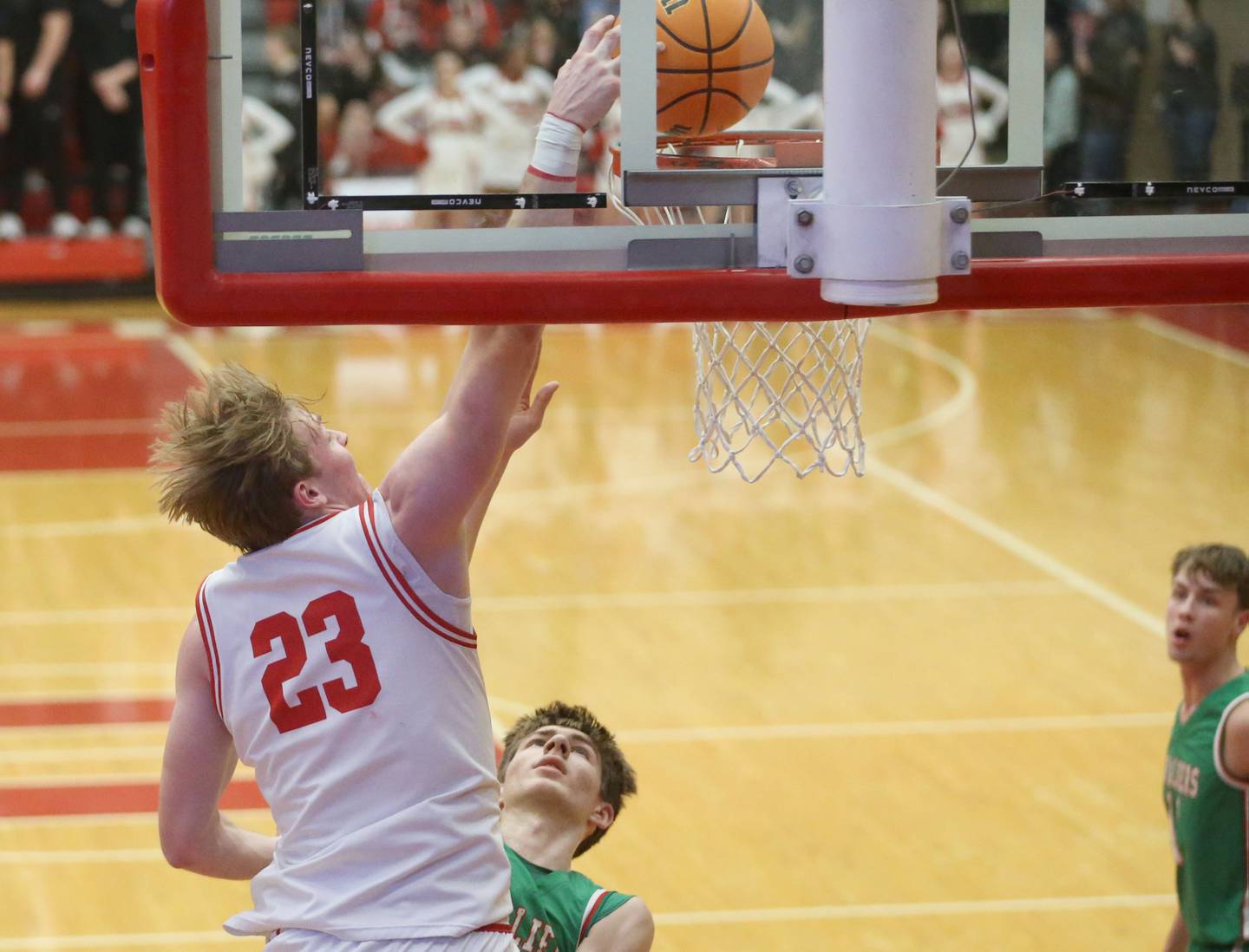 Ottawa's Owen Sanders misses a dunk over L-P's Gavin Stokes on Friday, Feb. 6, 2026 in Kingman Gymnasium at Ottawa High School.