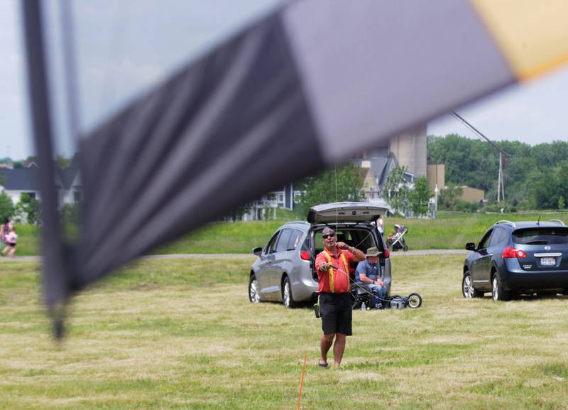 Photos Kites in Flight fills the sky at Heritage Harbor in Ottawa