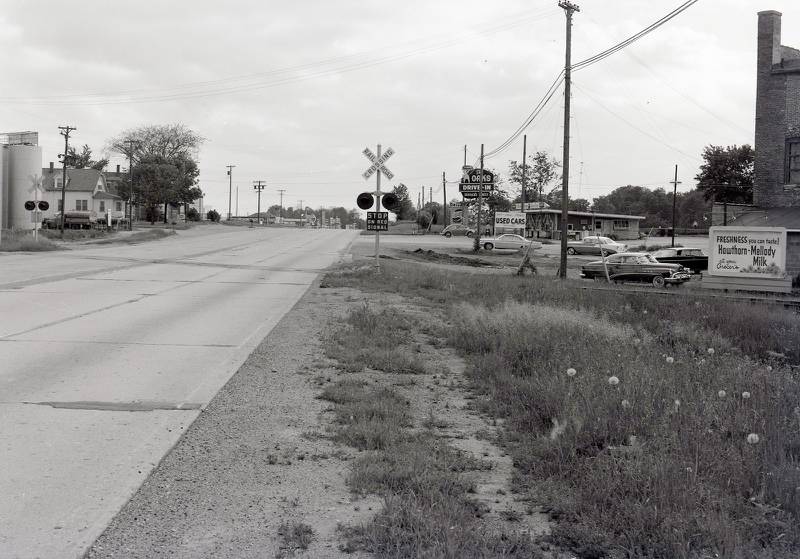 Sycamore Road looking south from Greenwood Acres Drive at the Chicago, Milwaukee, and Pacific railroad crossing, circa 1962.