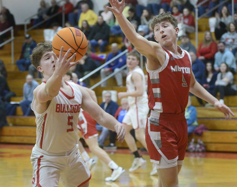 Streator’s Isaiah Weibel (with ball) hauls in a pass as Morton’s Alex McKie tries to knock it away during the first quarter Wednesday, Feb. 19. 2025, at Pops Dale Gymnasium in Streator.