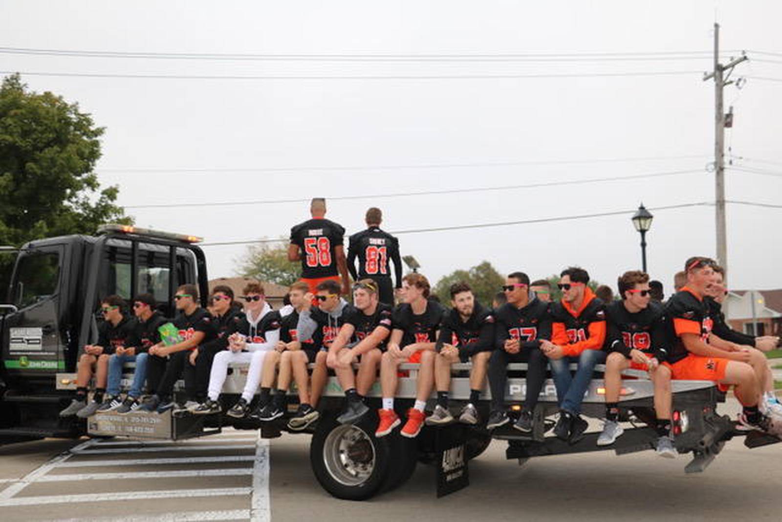 Minooka HS parade brings students, community together Shaw
