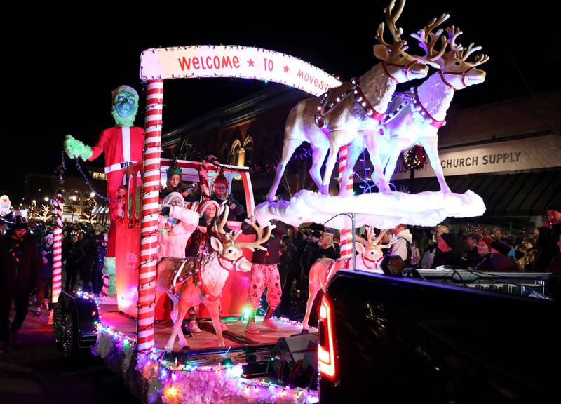 Photos Wheaton Christmas Parade Shaw Local