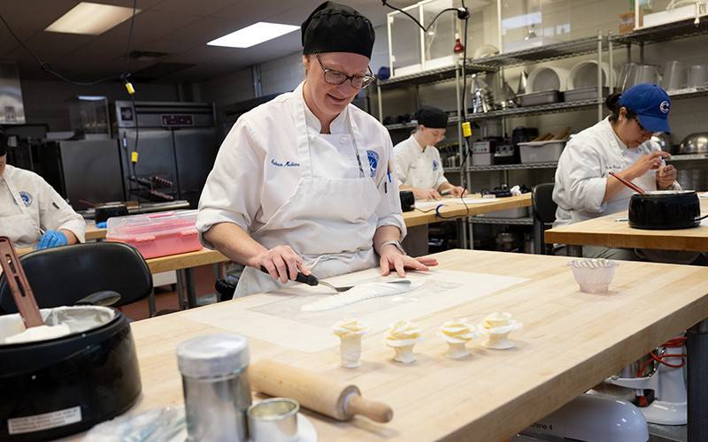 Elgin Community College’s Culinary Arts and Hospitality Department is partnering with Roosevelt University to provide culinary arts and hospitality students the option to apply directly to Roosevelt University to continue their education in pursuit of a bachelor’s degree in hospitality and tourism management.
