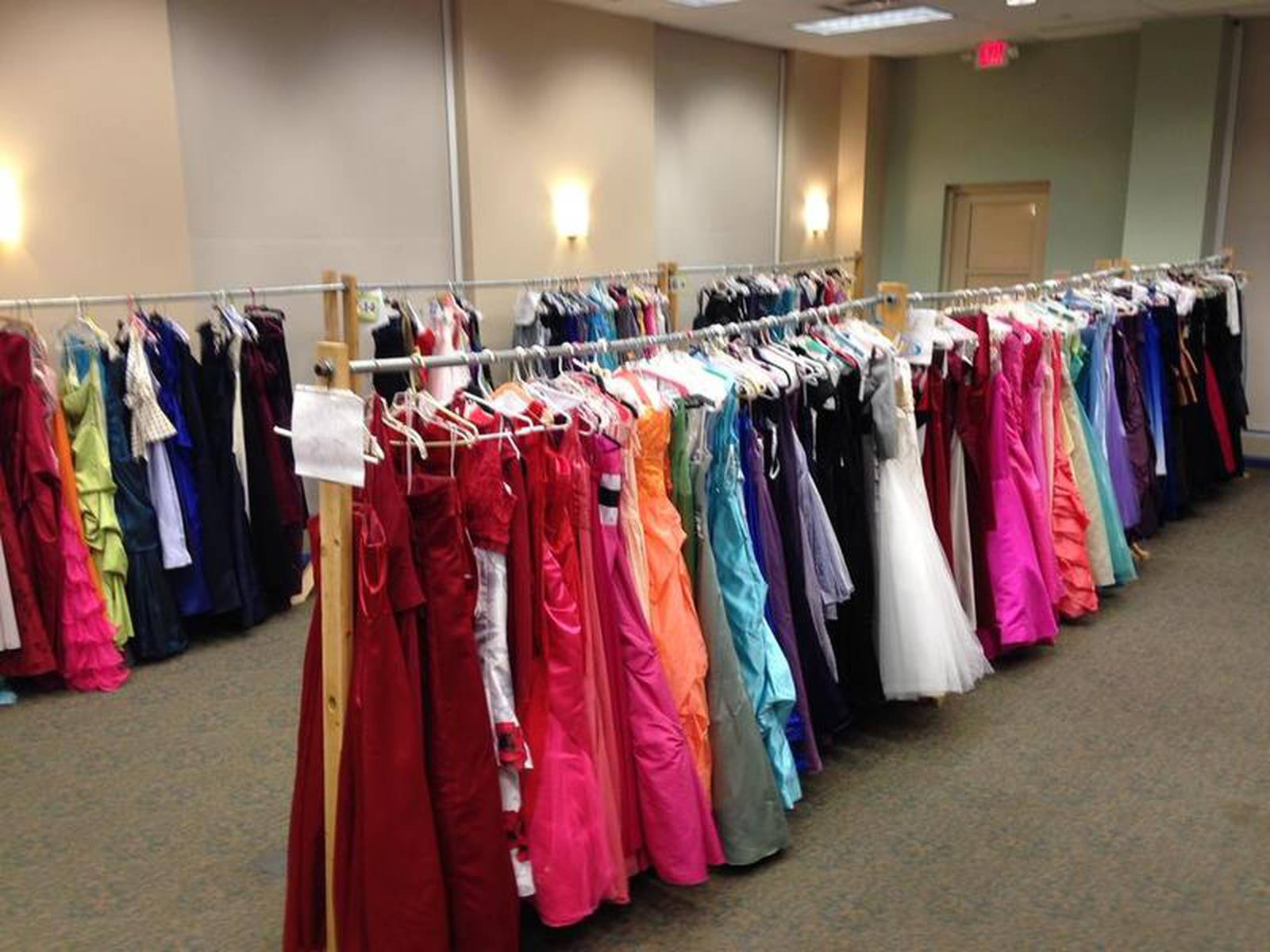 CHIP IN Batavia brings back prom dress giveaway for Kane County high