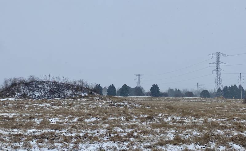 An empty field sits next to Stonegate at Heron Creek townhomes off of Clayton Circle in Sycamore on a snowy Wednesday, Feb. 12, 2025. A developer has proposed building another multi-family complex on the land, according to City of Sycamore documents.