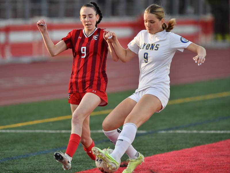 Hinsdale Central’s Caitlin Doherty and Lyons Township’s Claire Mortonson (right) contend for the ball during a game on April 29, 2025 at Hinsdale Central High School in Hinsdale.