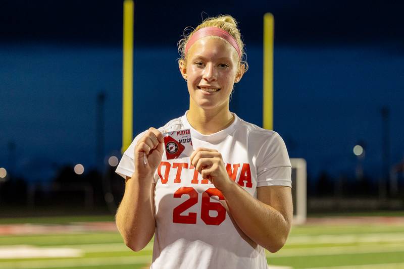 Taylor Brandt (26) of Ottawa holds “Player of the Game” award after loss on Tuesday, May 21, 2025 at Malone Field in Metamora.