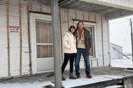 Blinking lights at Plainfield house is now a fundraiser for Will County Habitat for Humanity