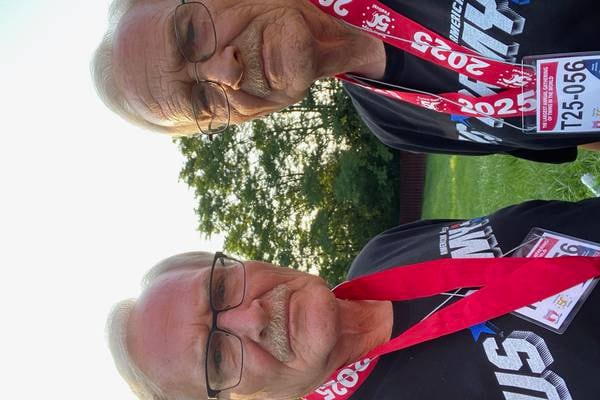 Earlville twins win silver for ‘Most Alike’ at Twins Days Festival