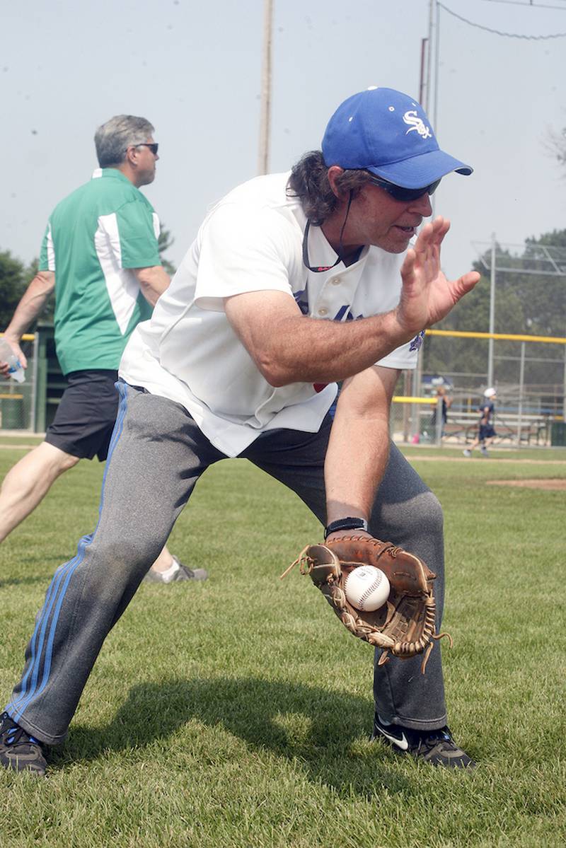 Former Dodger Jack Perconte demonstrates the proper way to field a ground ball.