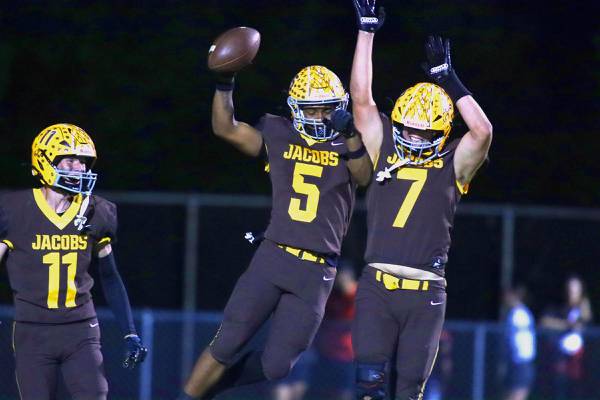 Caden DuMelle, timely plays lift Jacobs past Huntley in FVC action