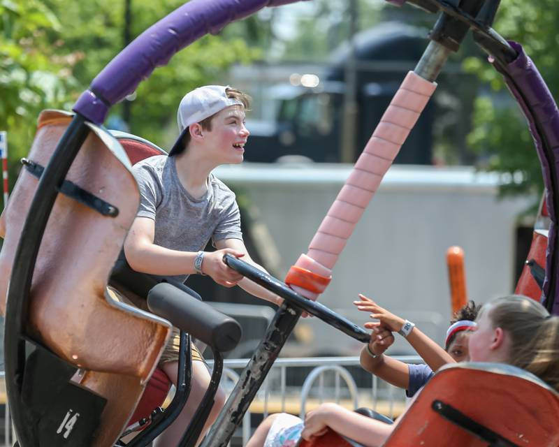 Photos Grove Fest in Downers Grove Shaw Local