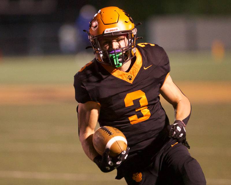 Wheaton Warrenville South's Owen Yorke runs the ball against St. Charles North on Friday, Oct. 10, 2025 in Wheaton.