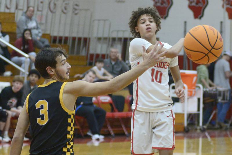 Streator’s Christian Bruton gets a gets a pass out of reach past Reed Custer’s Jessee Tresouthick in the 2nd period Tuesday at Streator.